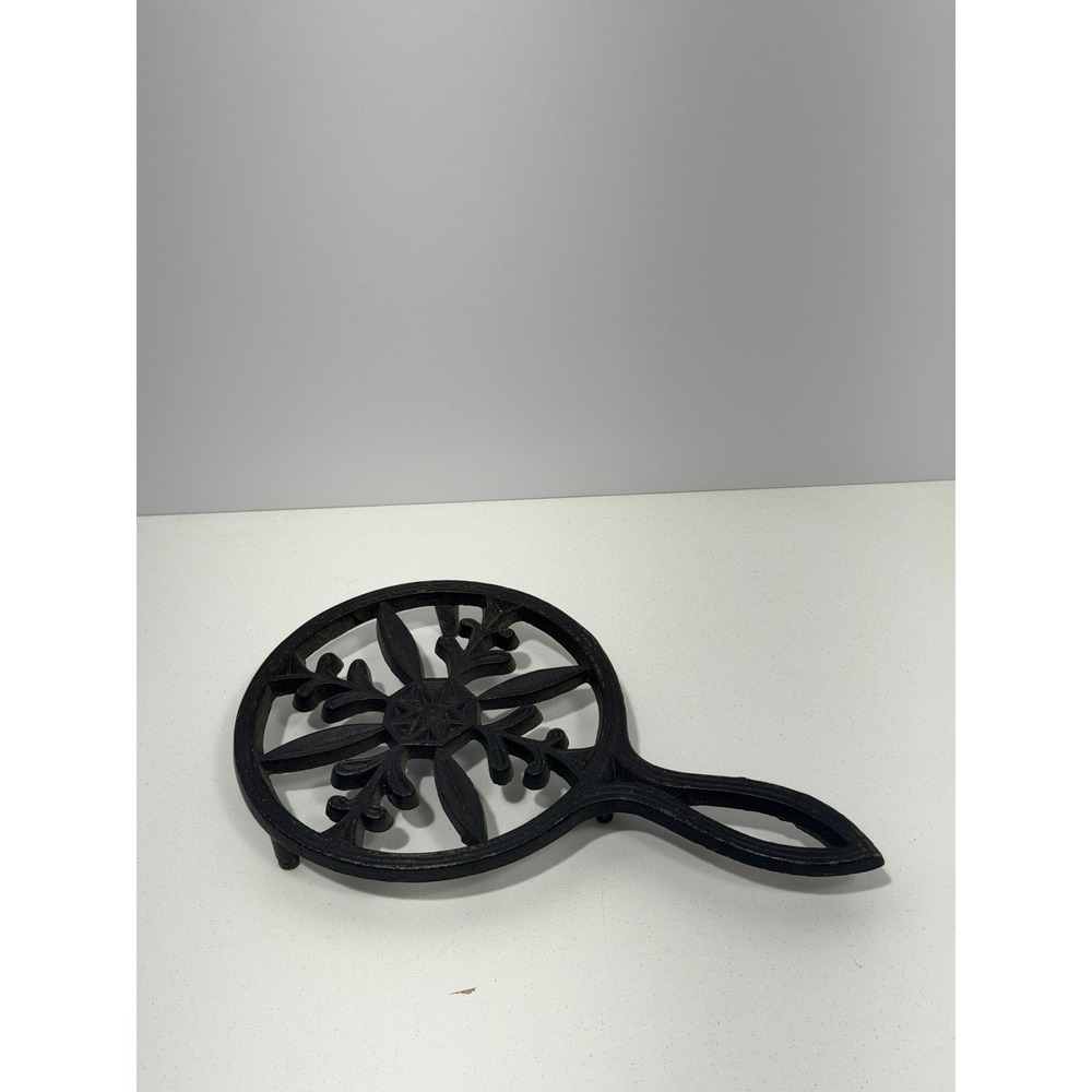 Fern Steller Vintage Cast Iron Snowflake Trivet Black Footed Handle 4-6 USA